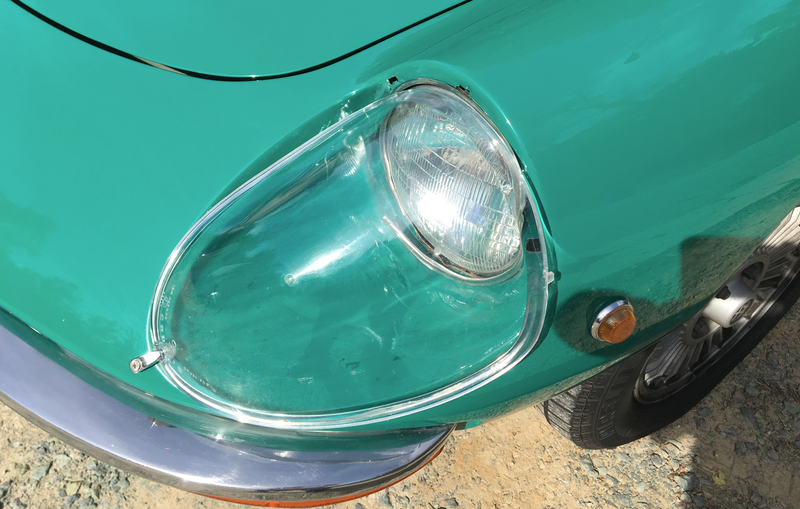 Illustration for article titled Ethical Question: Is This A Situation Where It's Okay To Touch A Stranger's Parked Car?